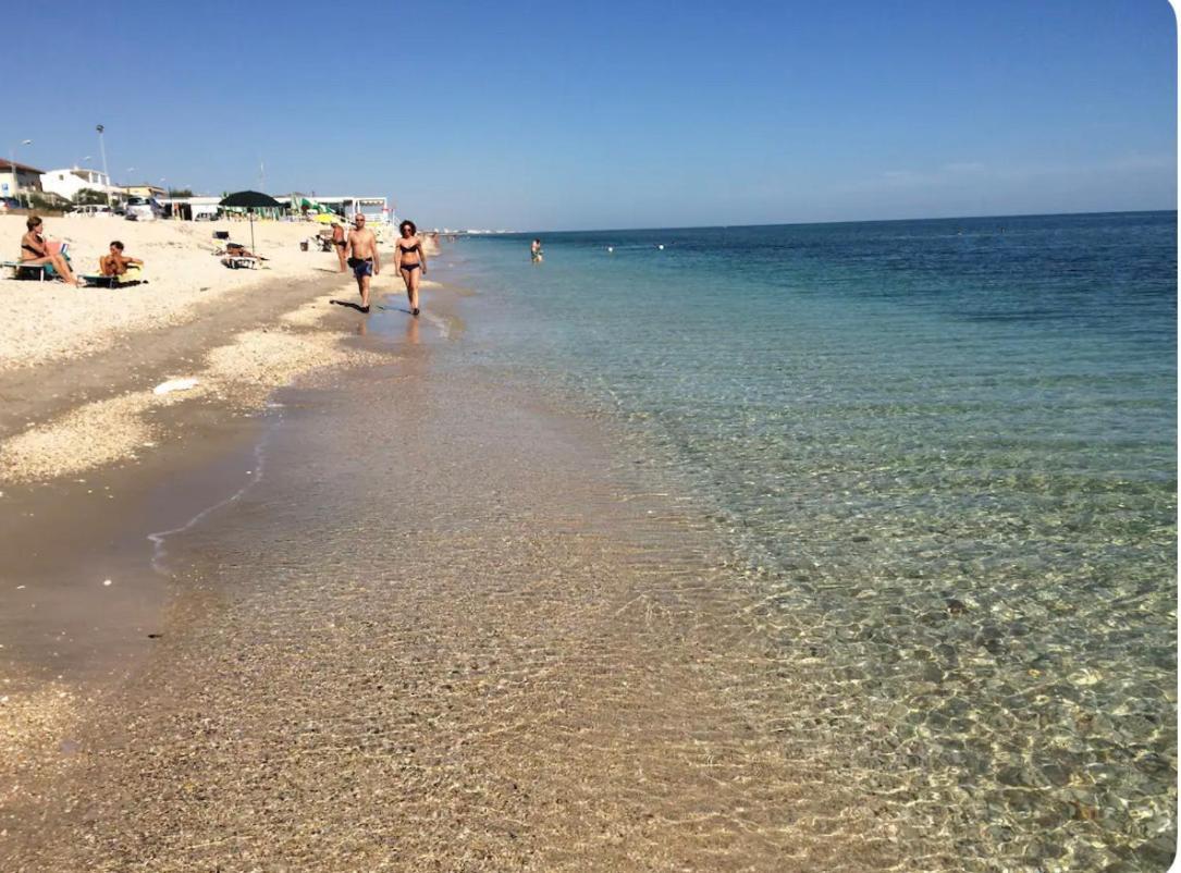 Beach Appartament Маріна-ді-Монтемарчано Екстер'єр фото