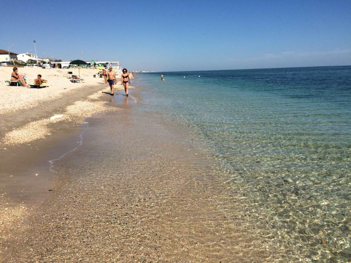 Beach Appartament Маріна-ді-Монтемарчано Екстер'єр фото