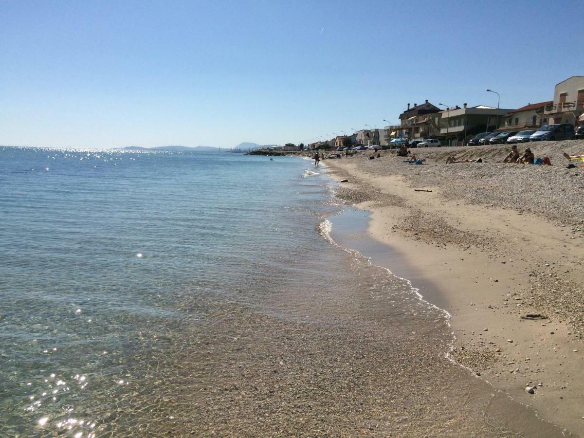 Beach Appartament Маріна-ді-Монтемарчано Екстер'єр фото